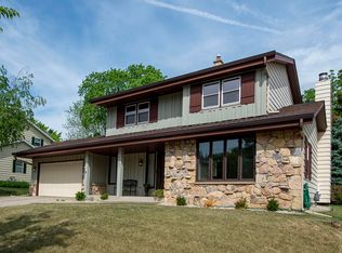 6721 Hill Park Ct, Greendale, WI 53129