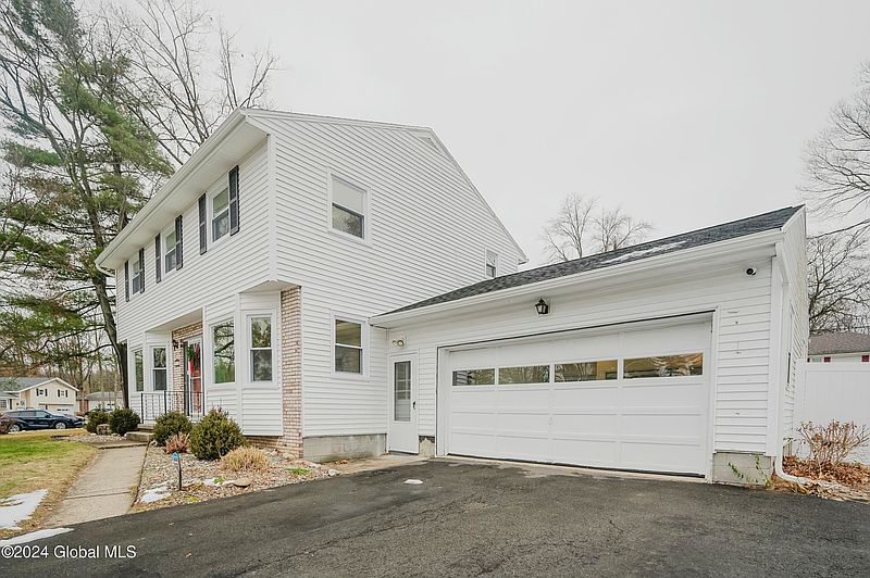 4th image of 25 Brookwood Drive