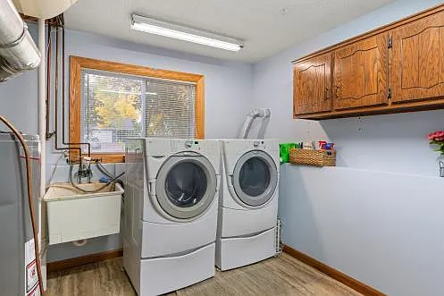 laundry room/utility room