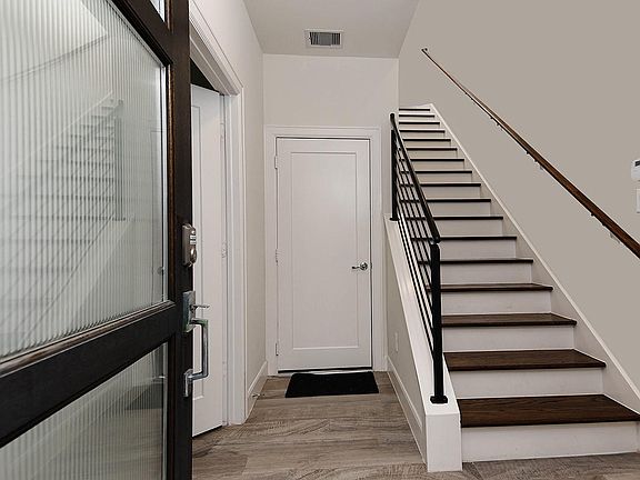 4th image of 2427 W 11th St