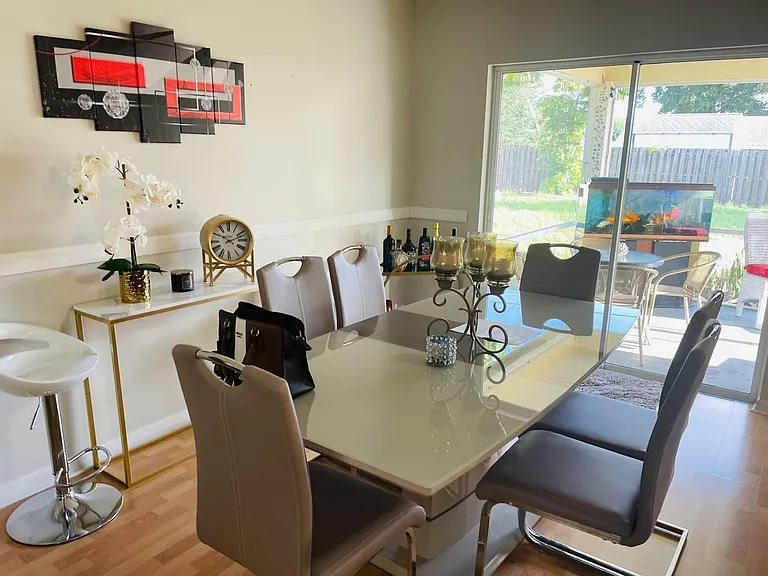223 SW Elderberry Dr — Photo 4
