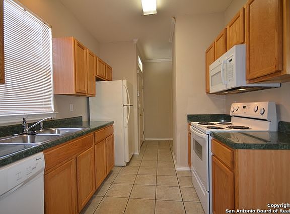 2nd image of 2403 Crown Holw