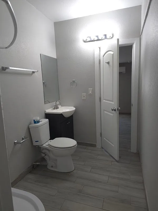 104 E Roosevelt Ave — Photo 4