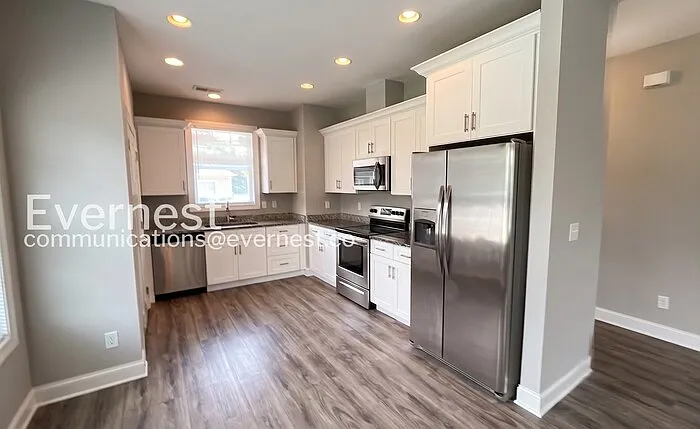 5347 Roosevelt Rd — Photo 2