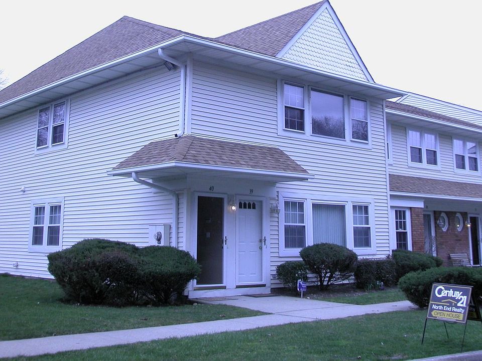 109 Gazebo Lane Holtsville