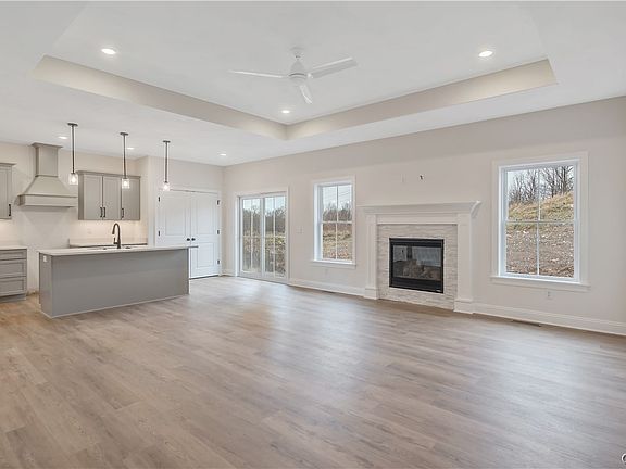 4th image of 1963 N Ridge Dr