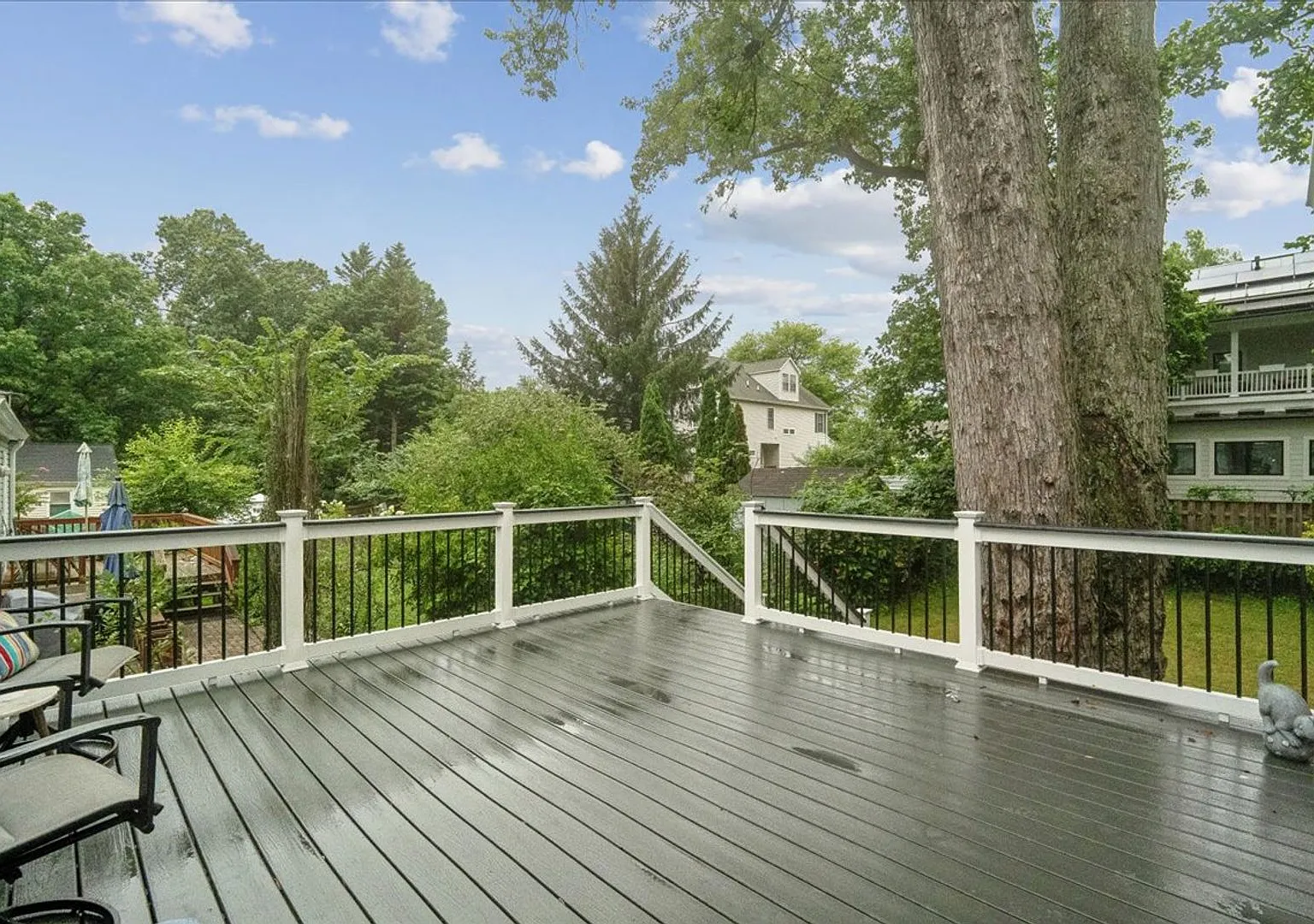 Beautifully updated 4 BE Bungalow in Kensington, awesome deck overlooking large backyard! — Photo 4