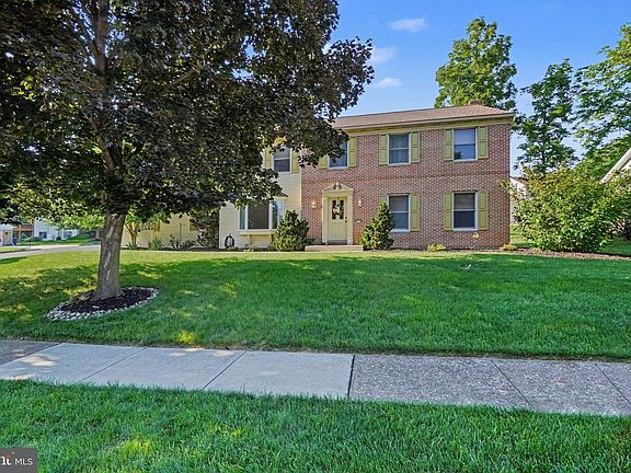 3rd image of 2317 Forest Hills Dr