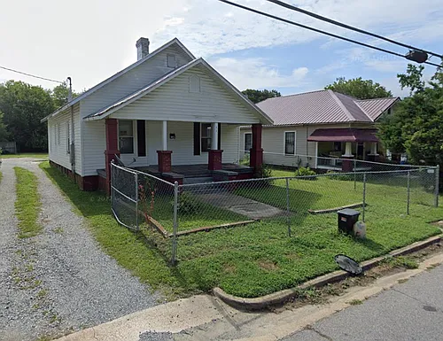 1104 S George St Photo 1