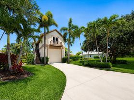 10919 Parnu St, Naples, FL