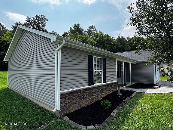 2nd image of 5000 Cattail Ln