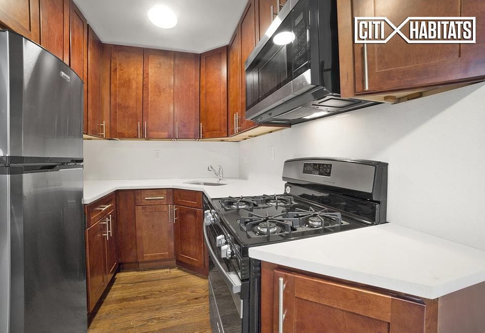 2nd image of 101 W 23rd St APT 2M