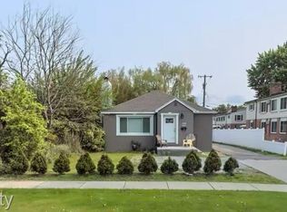 659 W Maple Rd, Clawson, MI 48017