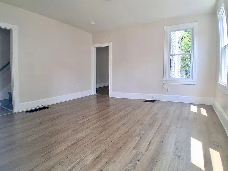 27 Ellis St — Photo 4