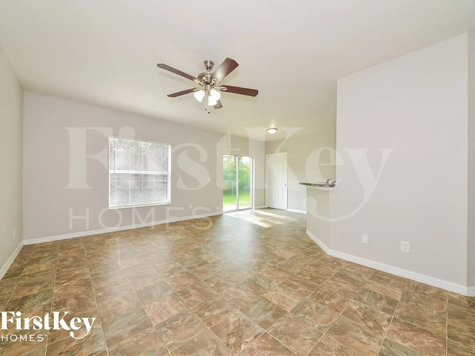 4 bed, 2.0 bath, 1400 sqft, $1,945 — Photo 3