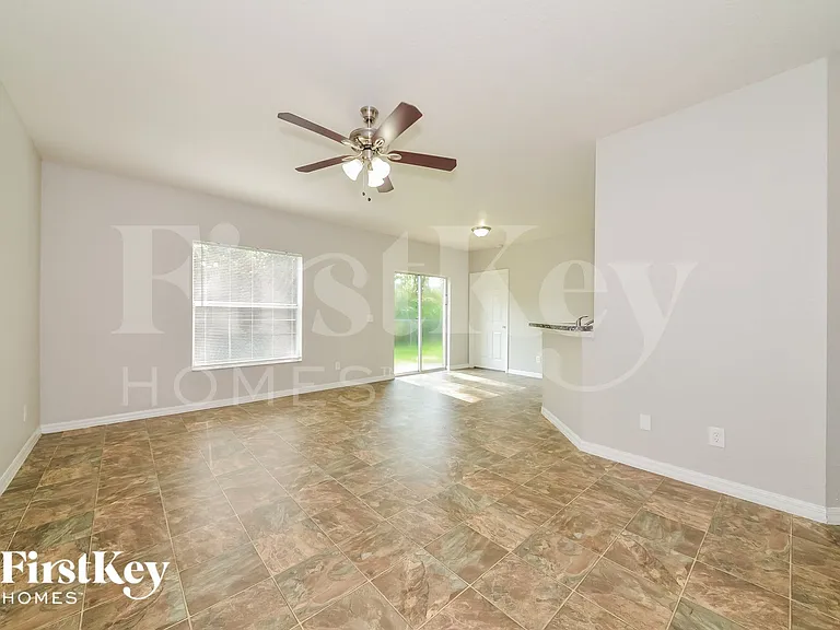 4448 N Biscayne Dr — Photo 3