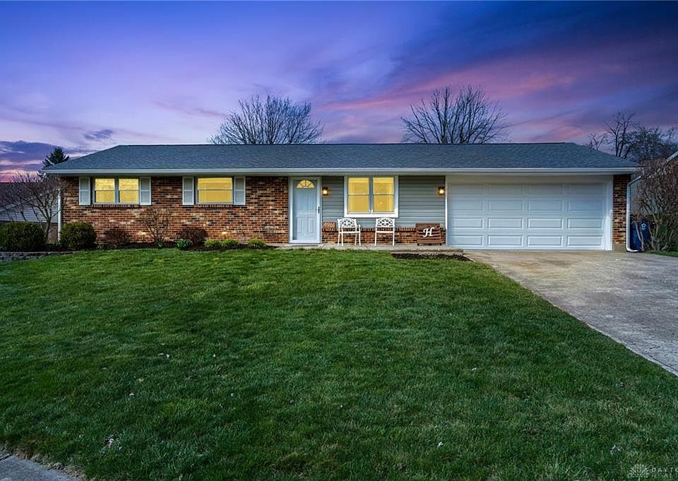 1st image of 4961 Arrowview Dr