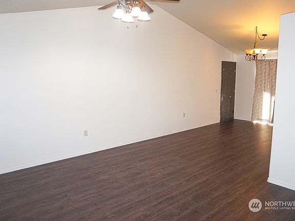 3rd image of 1426 S Cougar Drive