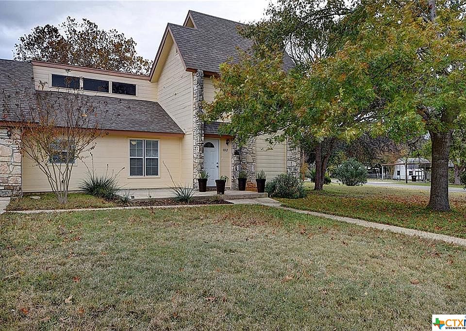 1st image of 102 Oak Bluff Blvd