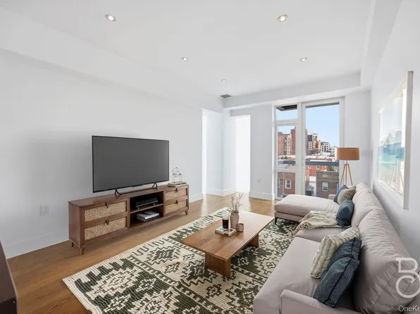 21-24 30th Avenue #4A, Astoria, NY 11102