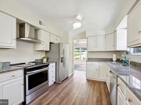 5th image of 504 Augusta Dr