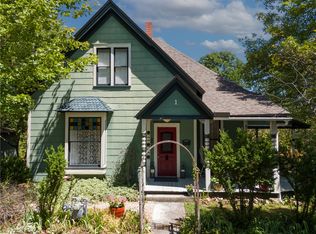 1 Singleton St, Eureka Springs, AR 72632