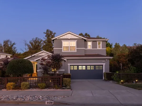 924 Elm Drive, Petaluma, CA 94952