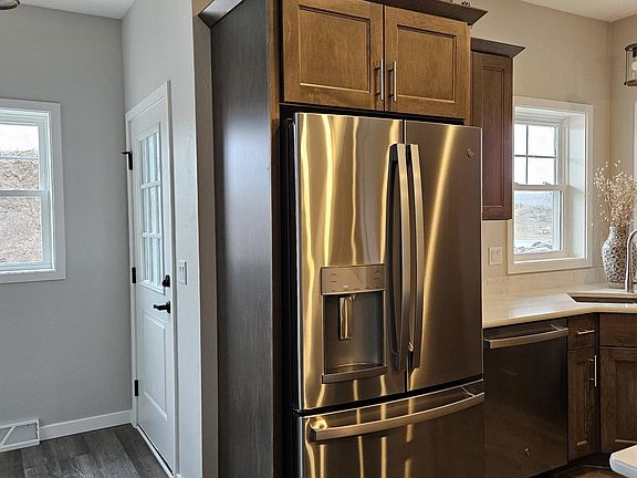 5th image of 3705 Newcastle Dr
