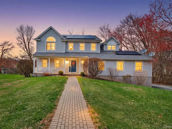 24 Coachlight Drive, Poughkeepsie, NY 12603