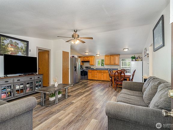 5th image of 704 87th Avenue NE #75
