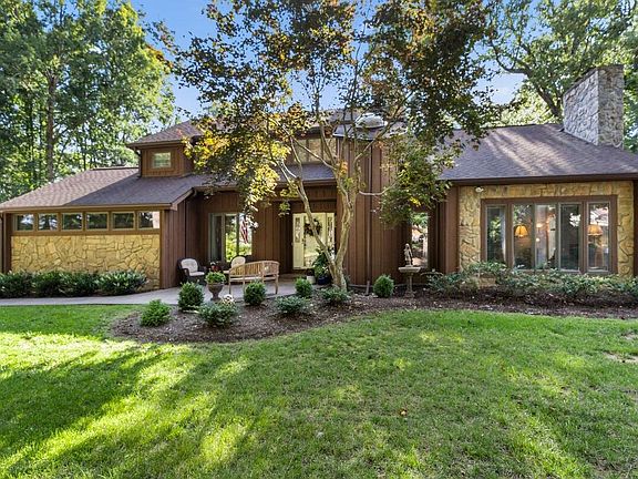 3rd image of 255 Patricia Ln NE