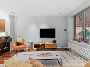 459 W 44th St #1A, New York, NY 10036