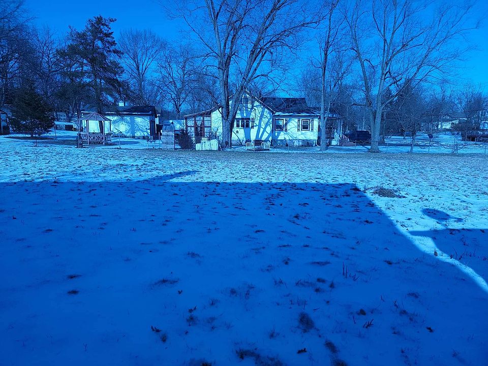 2nd image of 515 Michigan St