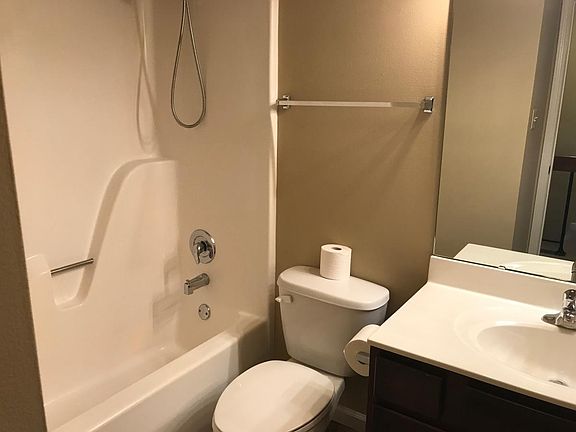 4th image of 15690 Ferncreek Dr