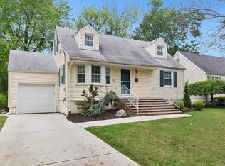 83 Upland Ave, Metuchen, NJ