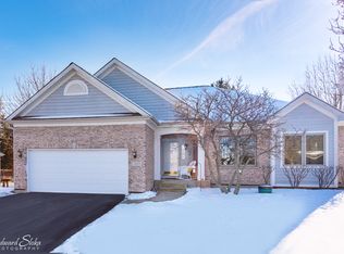 101 Course Dr, Lake In The Hills, IL 60156