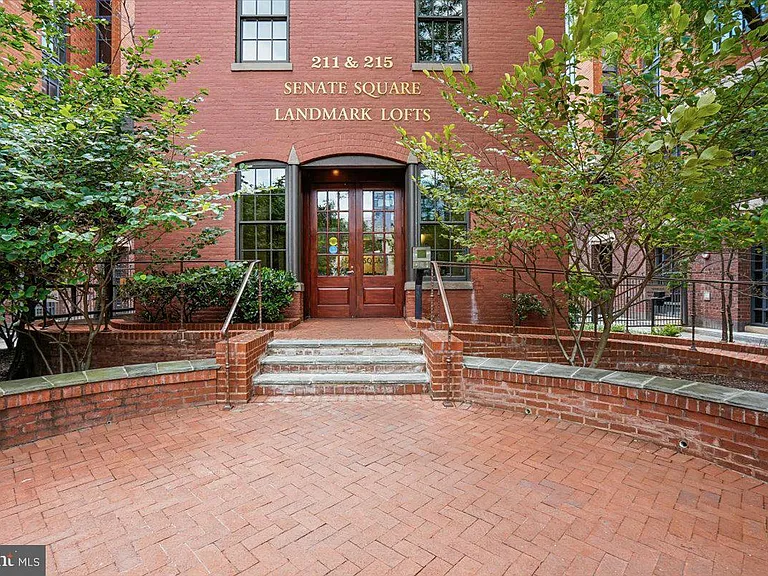 215 I St NE #103 — Photo 31