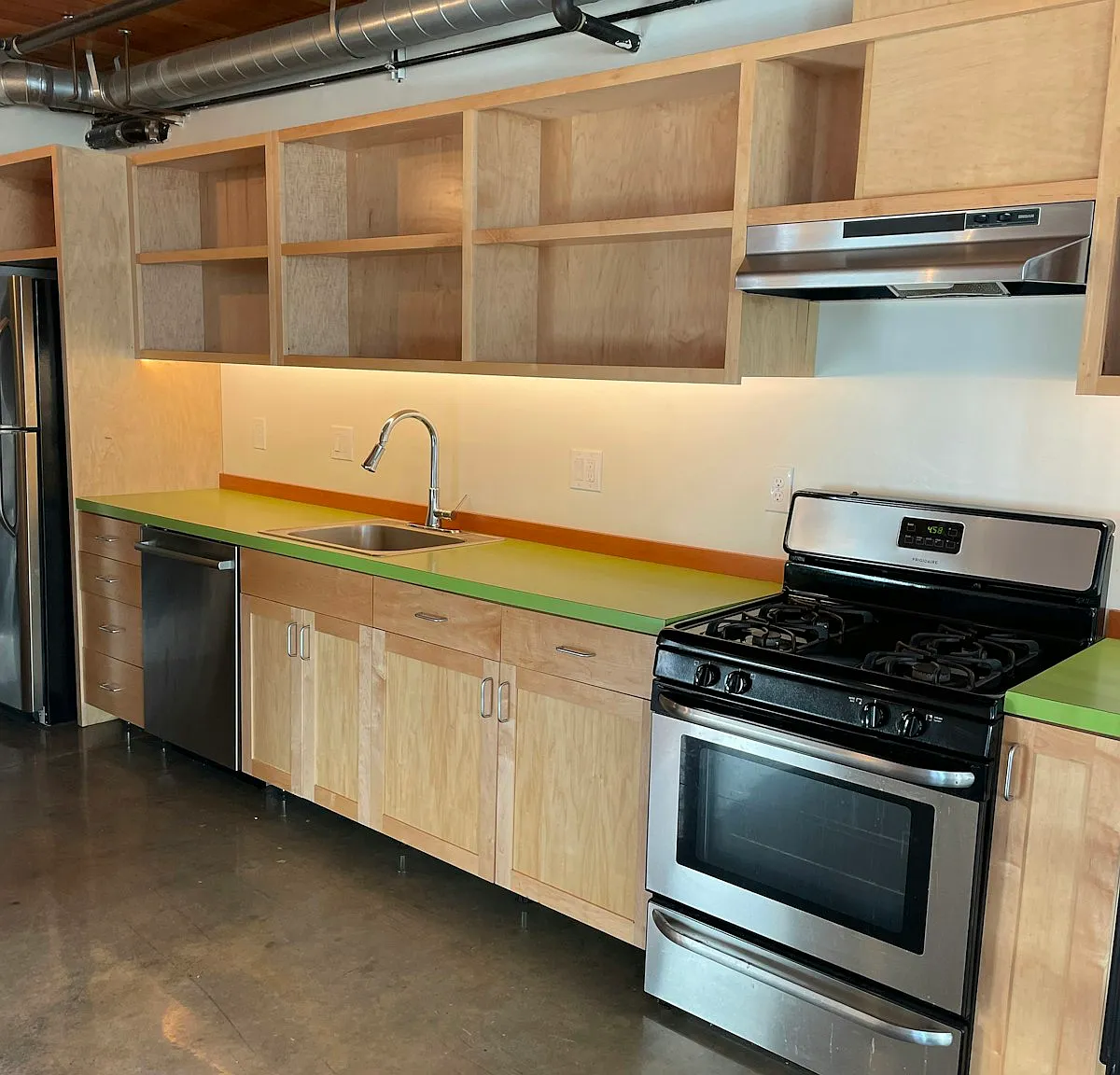 8777 North Lombard Street, Unit 8753 Loft 3 — Photo 2