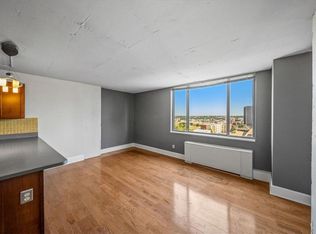 600 E 8th St APT 12R, Kansas City, MO 64106
