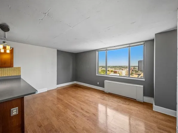 600 E 8th St APT 12R, Kansas City, MO 64106