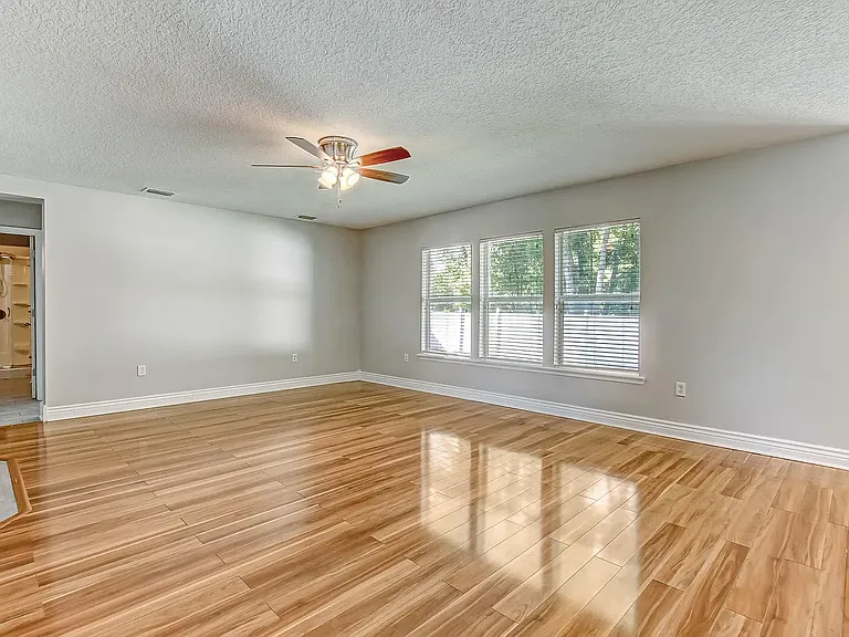 1412 Dunns Lake Dr — Photo 14