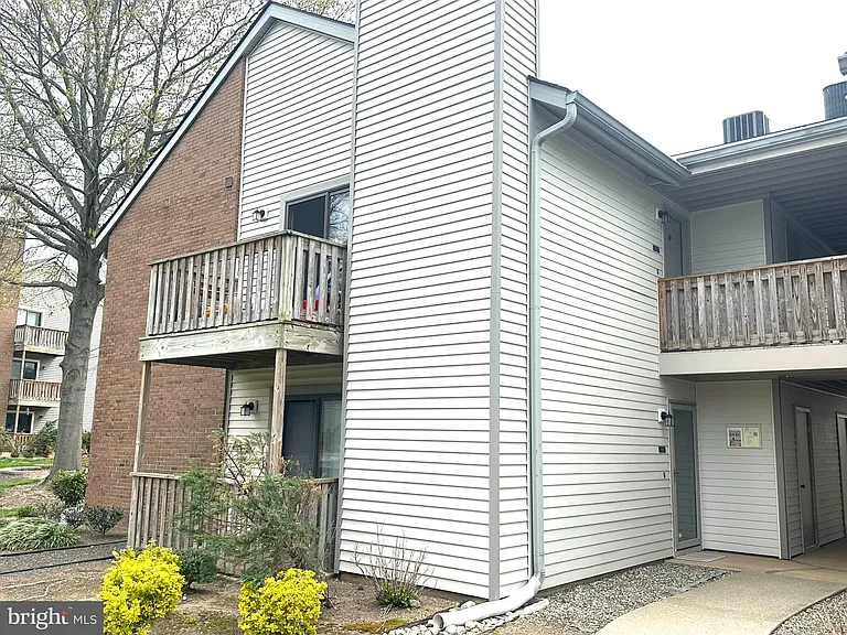 4901 Ravens Crest Dr — Photo 1