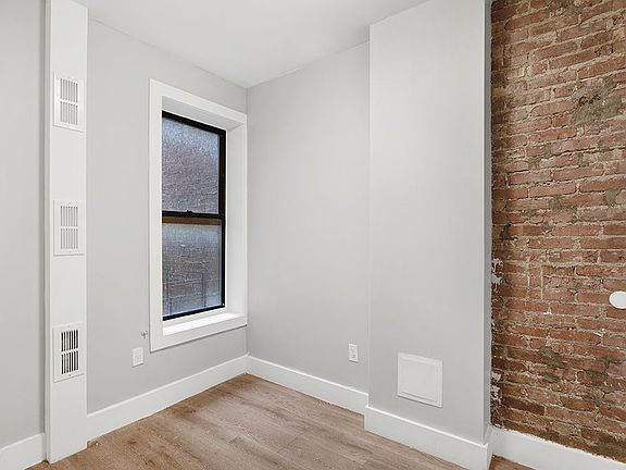 4th image of 228 E 116th St APT 10