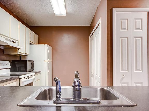 2nd image of 610 Kenwick 202 Cir