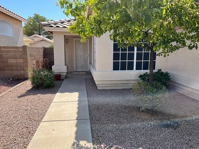 33 N Sahuaro Dr — Photo 3