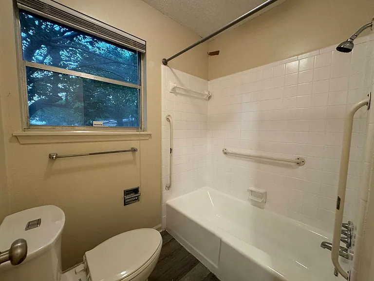 605 Bellaire Dr — Photo 23