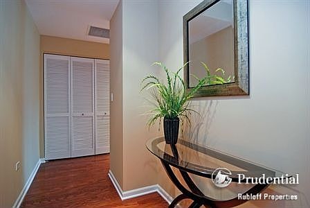 1st image of 744 W Fullerton Ave #404