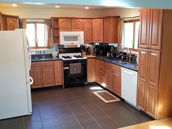 5th image of 58 Woodland St