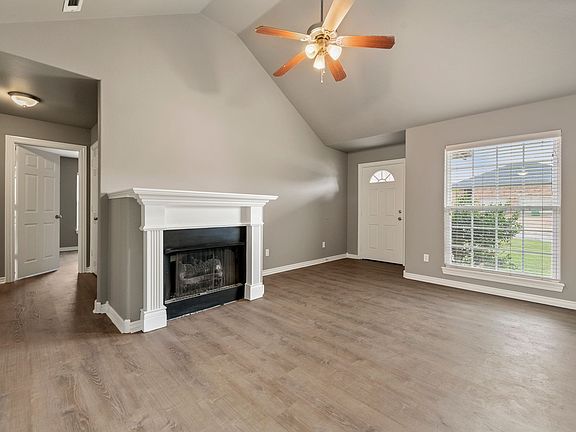 4th image of 261-263 Copper Oaks Dr