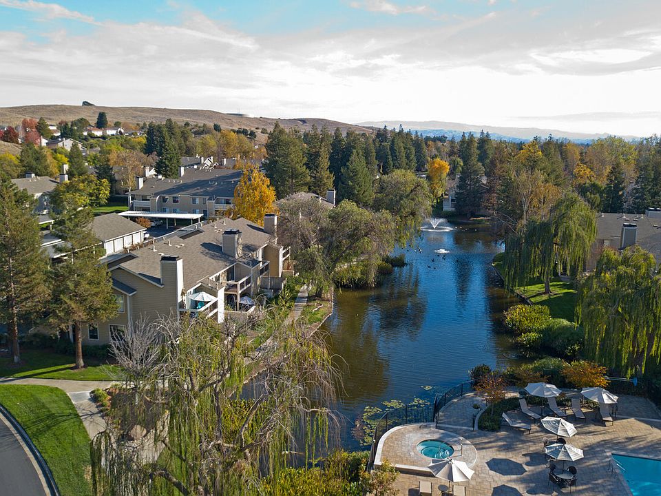 This Apartment is directly facing the water